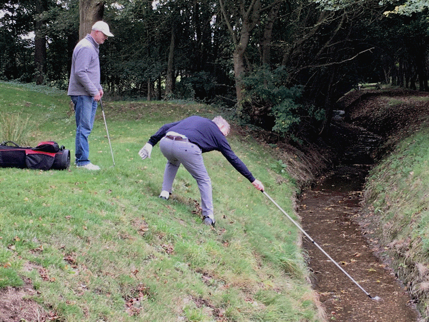 Keith Ponsford retrieving a ball mid-round n 2020